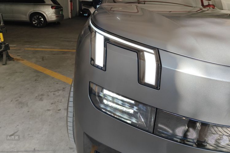Lynk & Co 900 2025 car image #8