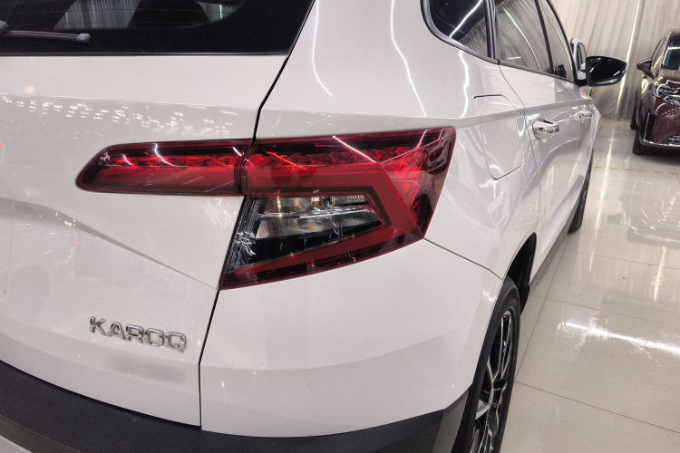 Skoda Karoq 2020 car image #8