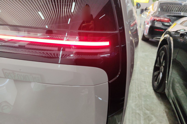 理想汽车 理想MEGA 2025 汽车图片 #8