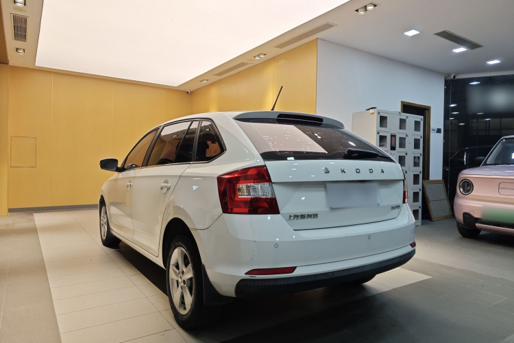 Skoda Rapid Spaceback 2019 car image #8