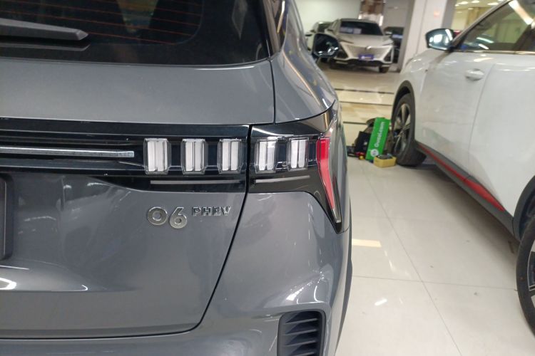 Lynk & Co 06 EM-P 2022 car image #8