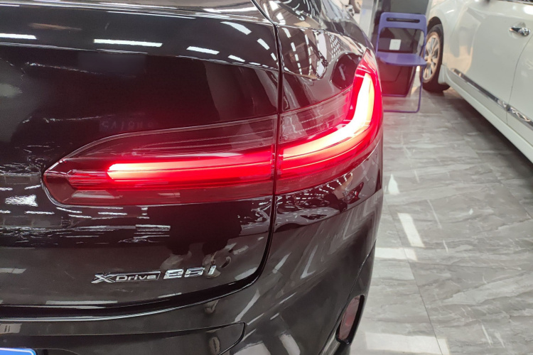 BMW X4 2023 car image #8