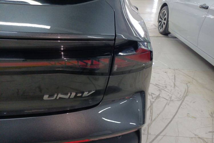 Changan UNI-V 2023 car image #8