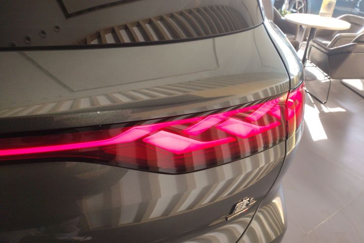 BYD Tang L 2025 immagine di auto #8