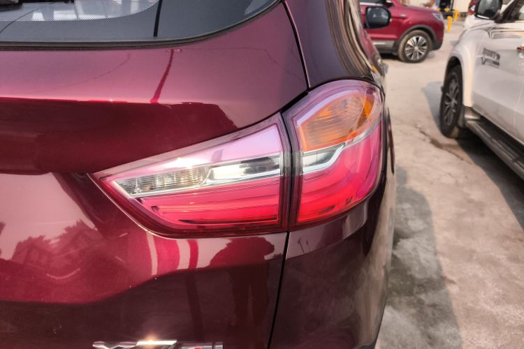 SWM X7 2018 #8 SWM X7 2018 صورة سيارة #8