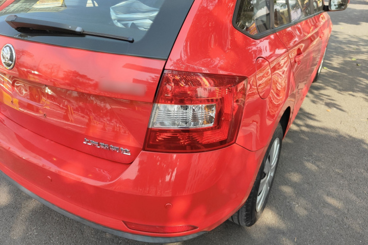Skoda Rapid Spaceback 2018 car image #8
