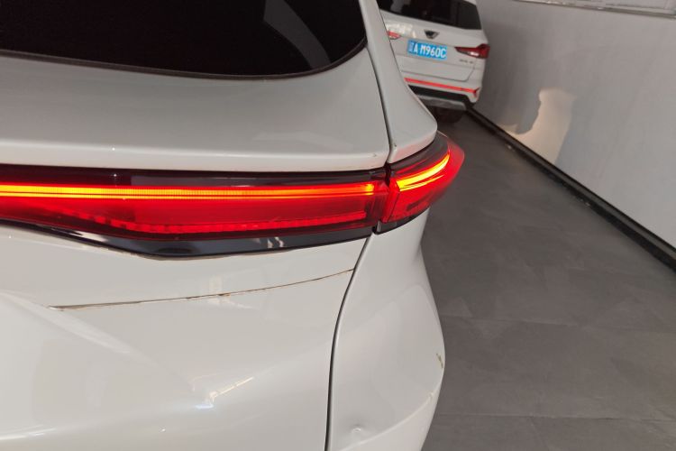 Toyota Venza 2023 immagine di auto #8