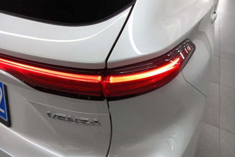 Toyota Venza 2023 صورة سيارة #8