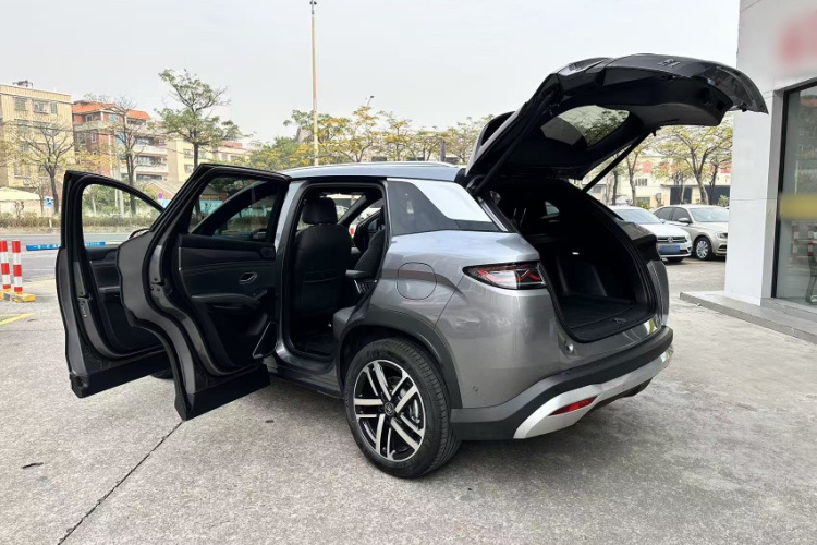 BYD SongL DM-i 2025 car image #8