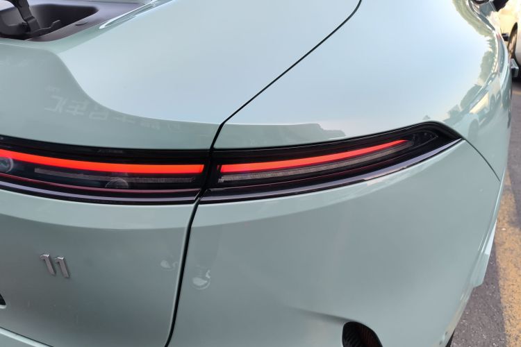 Avatr 11 2024 car image #8