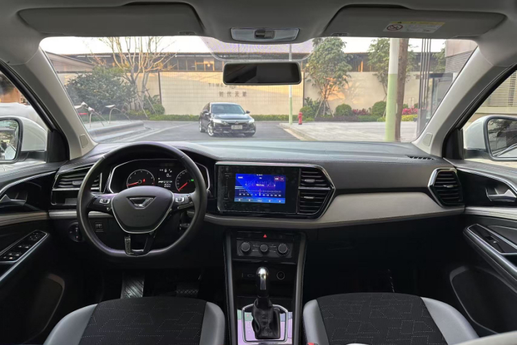 VS5 2023 car image #8