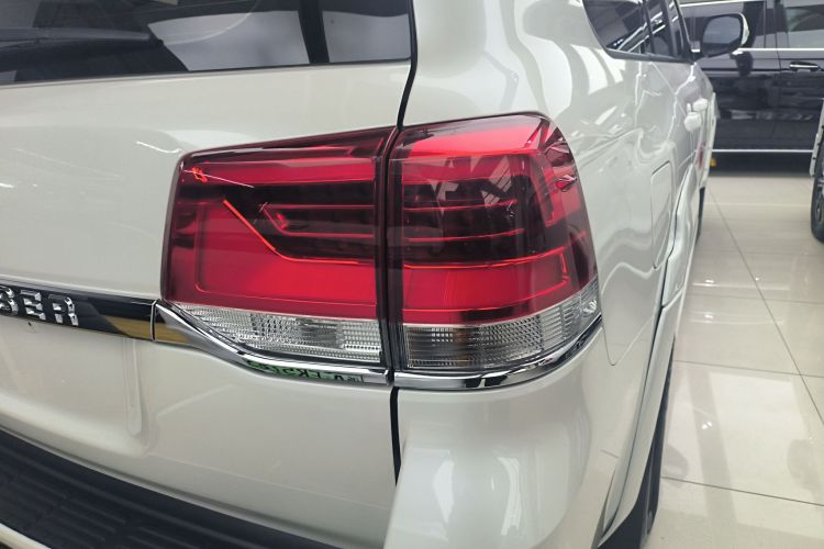 Toyota 2019 car image #8