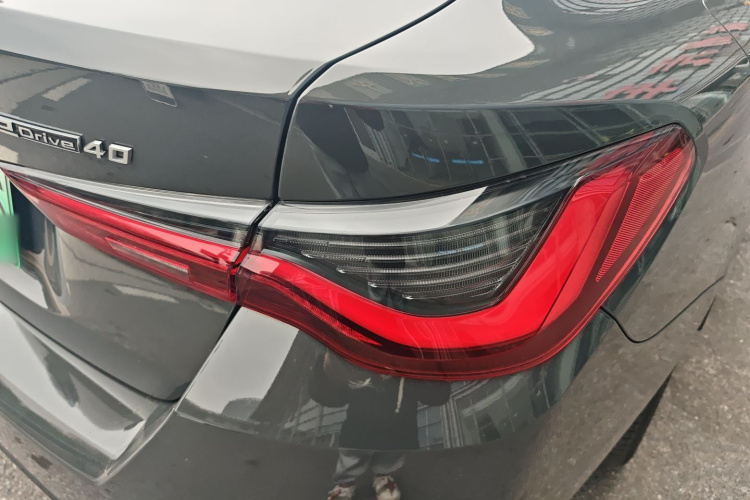 BMW i4 2022 car image #8