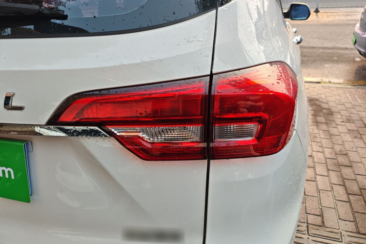 Haval M6 2017 car image #8