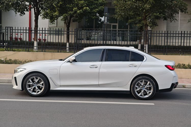 BMW i3 2024 car image #8