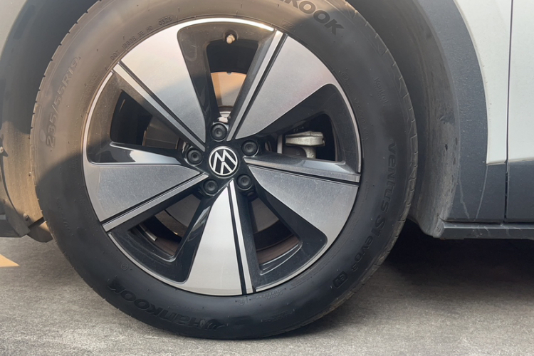 Volkswagen ID.4 X 2025 car image #8