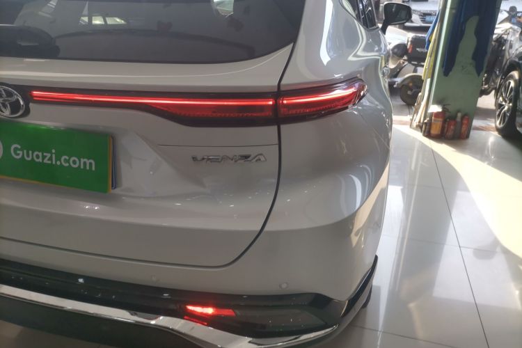 Toyota Venza 2023 immagine di auto #8