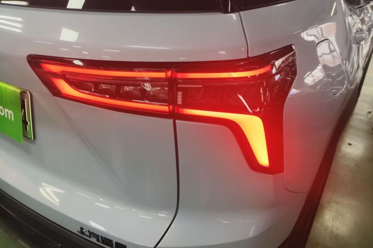 Chevrolet Equinox Plus 2025 car image #8