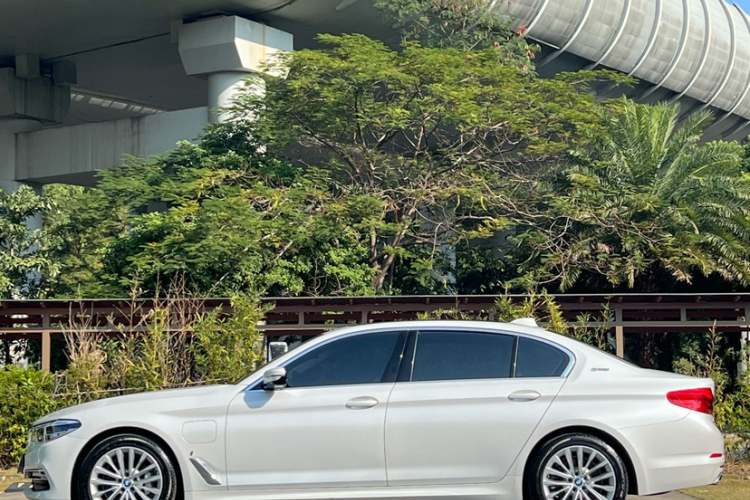 BMW 5 Series New Energy 2019 #8 BMW 5 Series New Energy 2019 car image #8