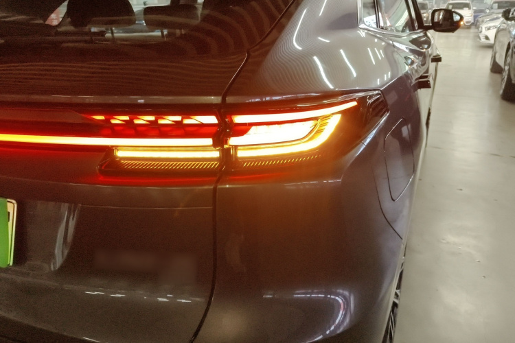 Changan UNI-K iDD 2023 car image #8