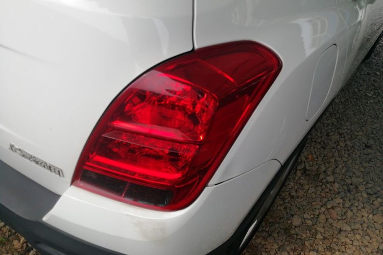 Chevrolet Tracker 2015 immagine di auto #8