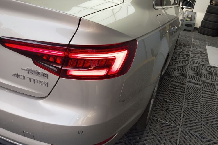 Audi A4L 2018 car image #8