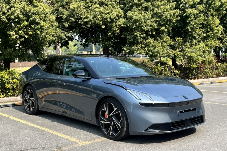 Lynk & Co 2025 car image #8