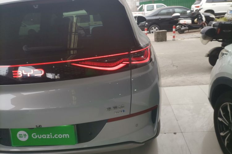 BYD Sea Lion 05 EV 2025 #8 BYD Sea Lion 05 EV 2025 car image #8