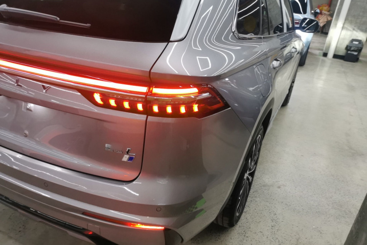 GEELY 2025 #8 GEELY 2025 car image #8