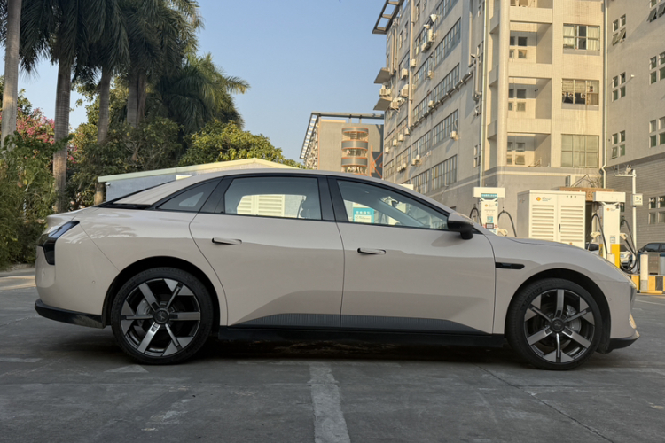 Xpeng 2025 car image #8