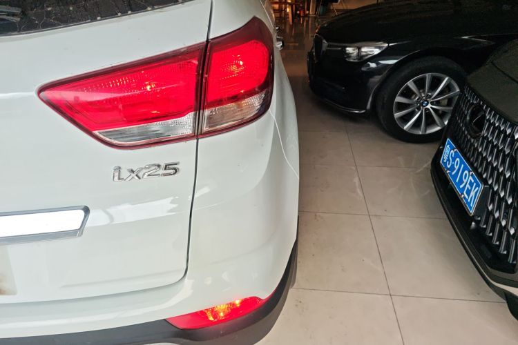 Hyundai ix25 2017 car image #8