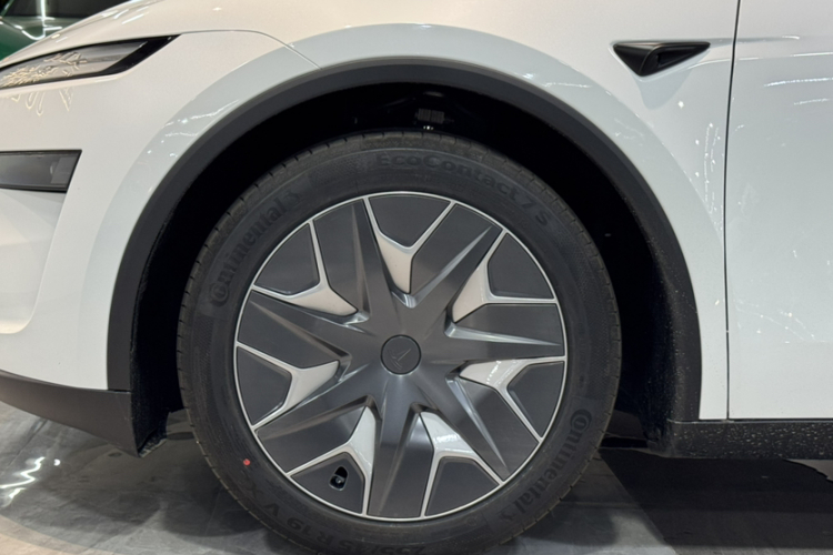 Tesla Model Y L 2025 image de voiture #8