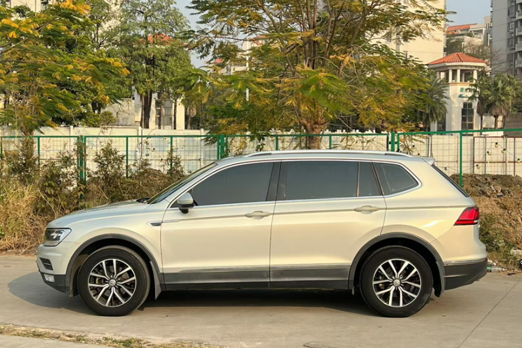 Volkswagen Tiguan L 2018 #8 Volkswagen Tiguan L 2018 car image #8