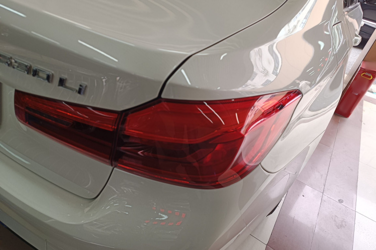 BMW 5 Series 2020 car image #8