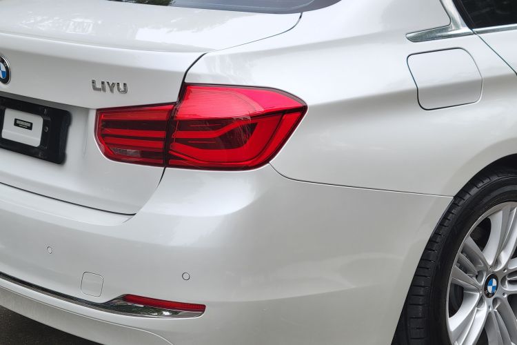 BMW 3 Series 2017 car image #8