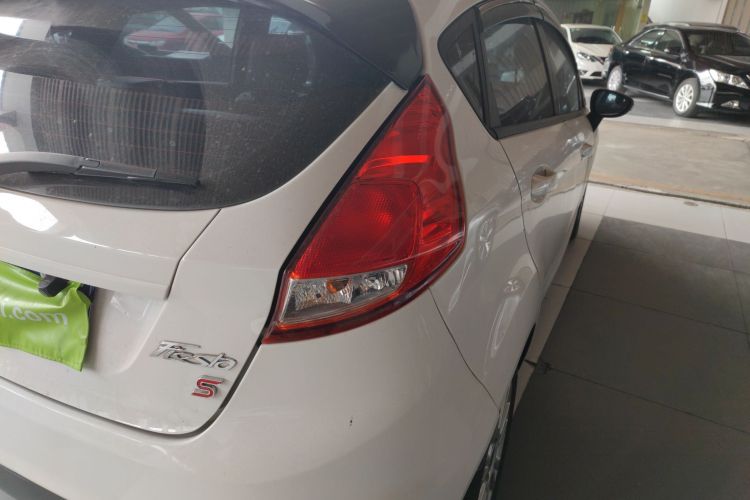 Ford Fiesta 2015 car image #8