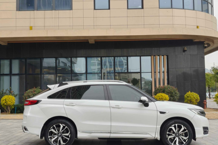 Honda UR-V 2018 #8 Honda UR-V 2018 car image #8