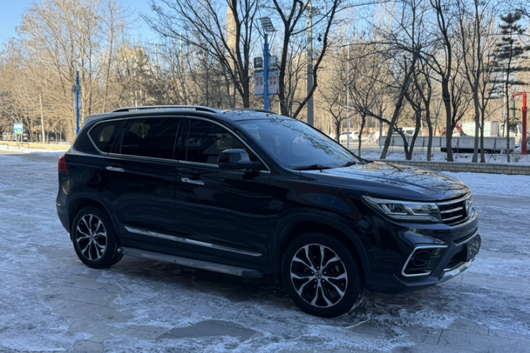 Forthing JOYEAR X5 2018 #8 Forthing JOYEAR X5 2018 car image #8