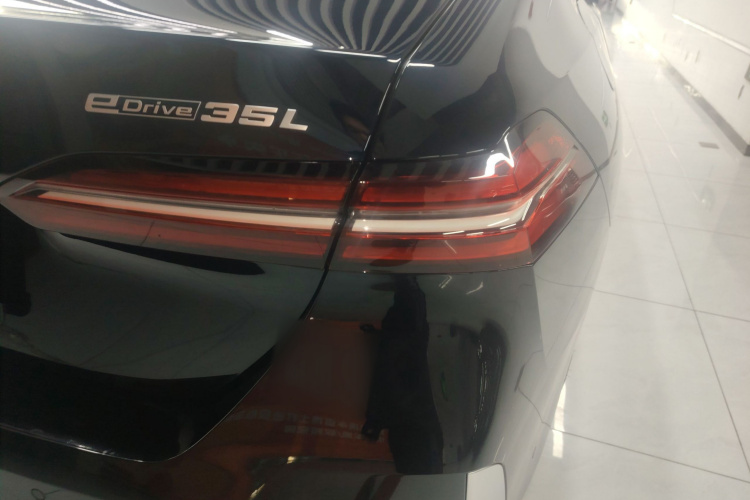 BMW i5 2025 car image #8