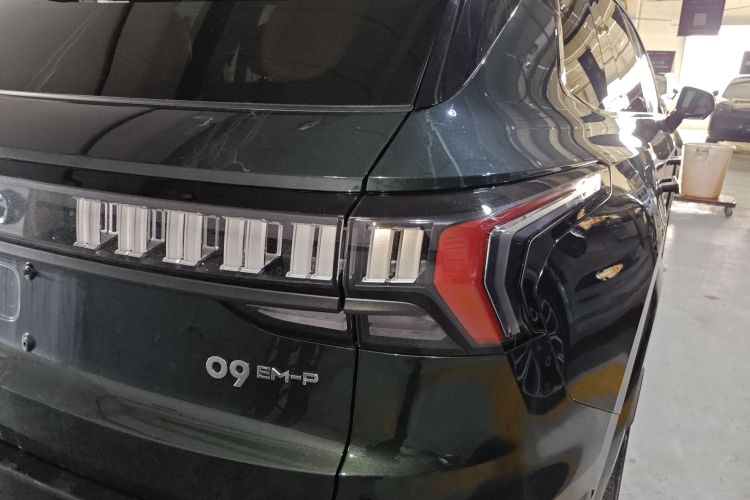 Lynk & Co 09 EM-P 2023 #8 Lynk & Co 09 EM-P 2023 car image #8