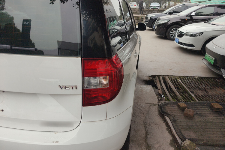 Skoda Yeti 2017 car image #8