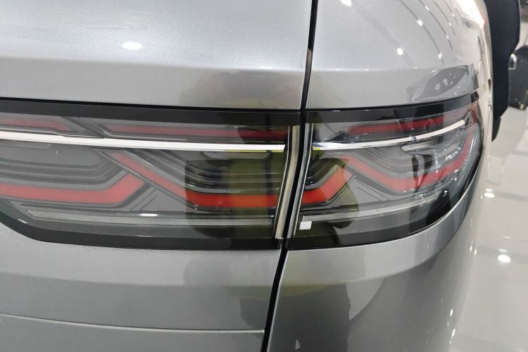 BYD SongL DM-i 2025 car image #8