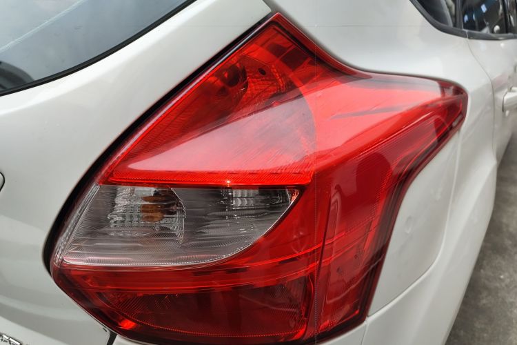 Ford Focus 2014 car image #8