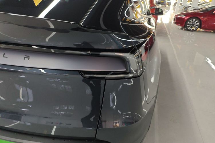 特斯拉 Model Y L 2025 汽车图片 #8