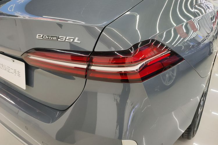 BMW i5 2025 car image #8