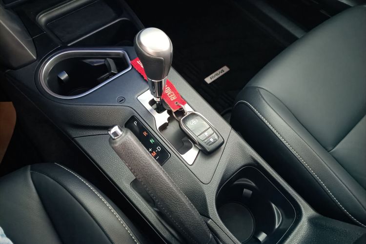 Toyota RAV4 2018 car image #8