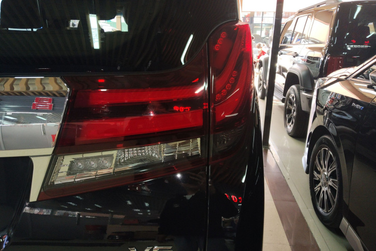 Toyota Alphard 2017 car image #8