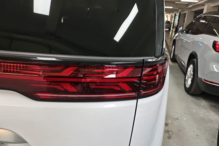 Denza D9 2023 car image #8