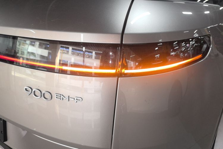 Lynk & Co 900 2025 #8 Lynk & Co 900 2025 car image #8