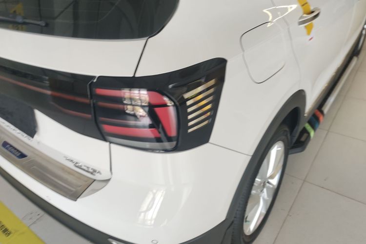 Volkswagen T-Cross 2021 car image #8